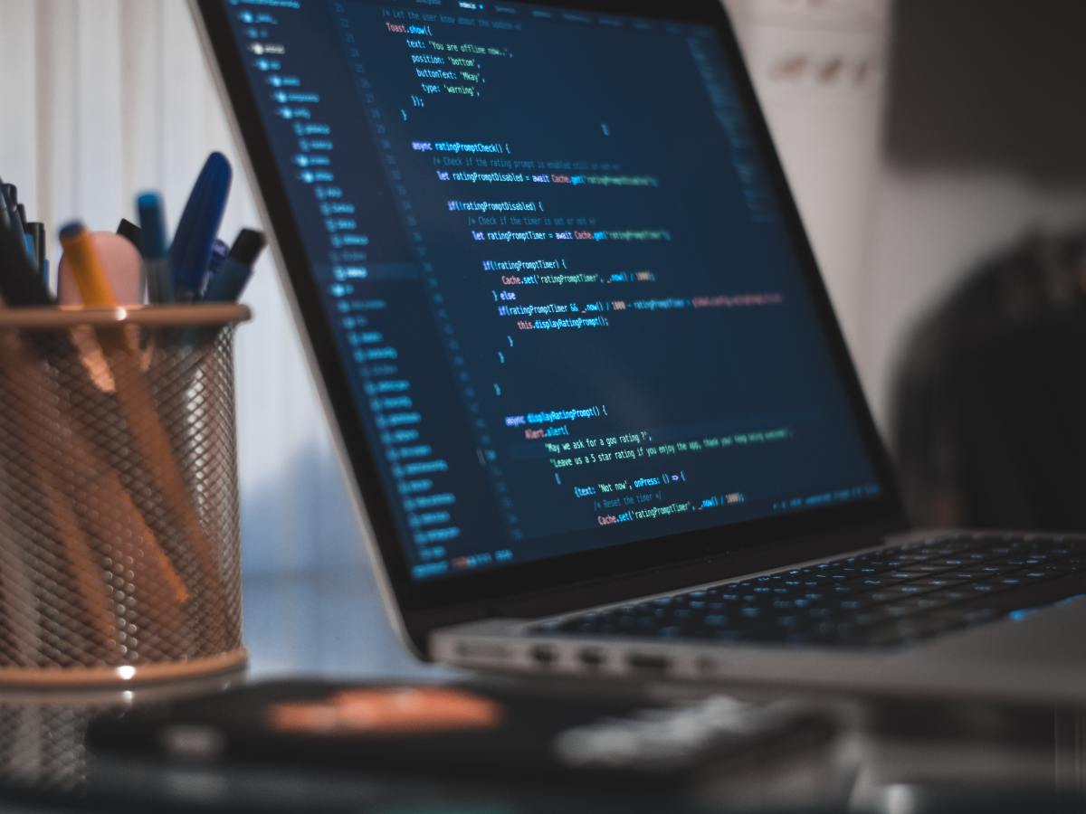 كيف تحصلُ على وظيفة مطوّر ويب دون خبرة (كما&nbsp;فعلتُ)