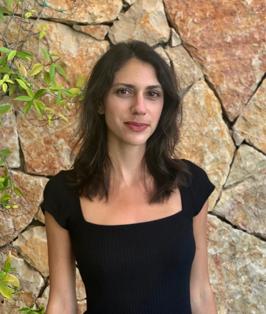 إيما رمضان مترجمة أدبية ومالكة متجر كتب