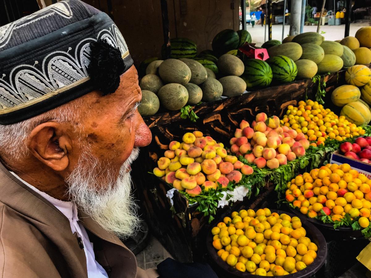 الجرح يٌشفى بالدواء ومشاهدة شينجيانغ [تُجرى]&nbsp;بالعينين