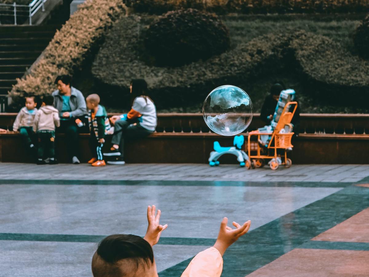 وزارة التعليم الصينية ترى أن الشباب الصيني يصبحُ أكثر&nbsp;أنوثةً!