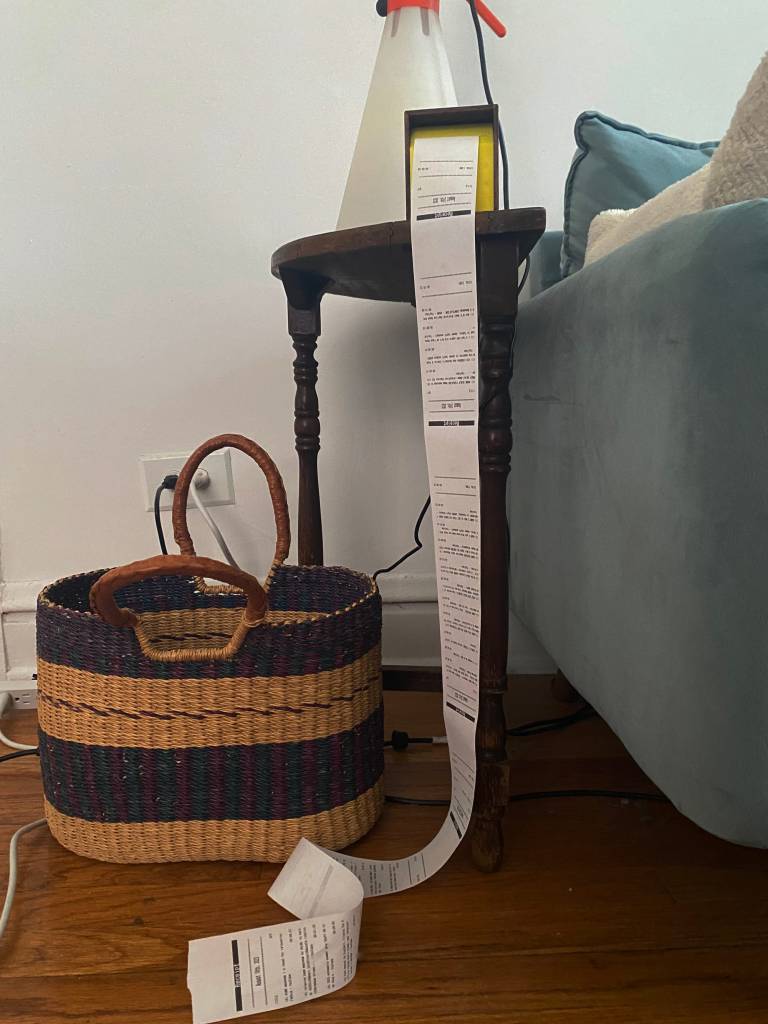 إيصالات مطبوعة للوقت المقضي في مشاهدة يوتيوب. حقوق الصورة: أنوب ساثيا (ANUP SATHYA) و كِن ناكاغاكي (KEN NAKAGAKI) [404 Media]