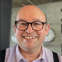 صورة Robert Dennis من حسابه الرسميّ على LinkedIn